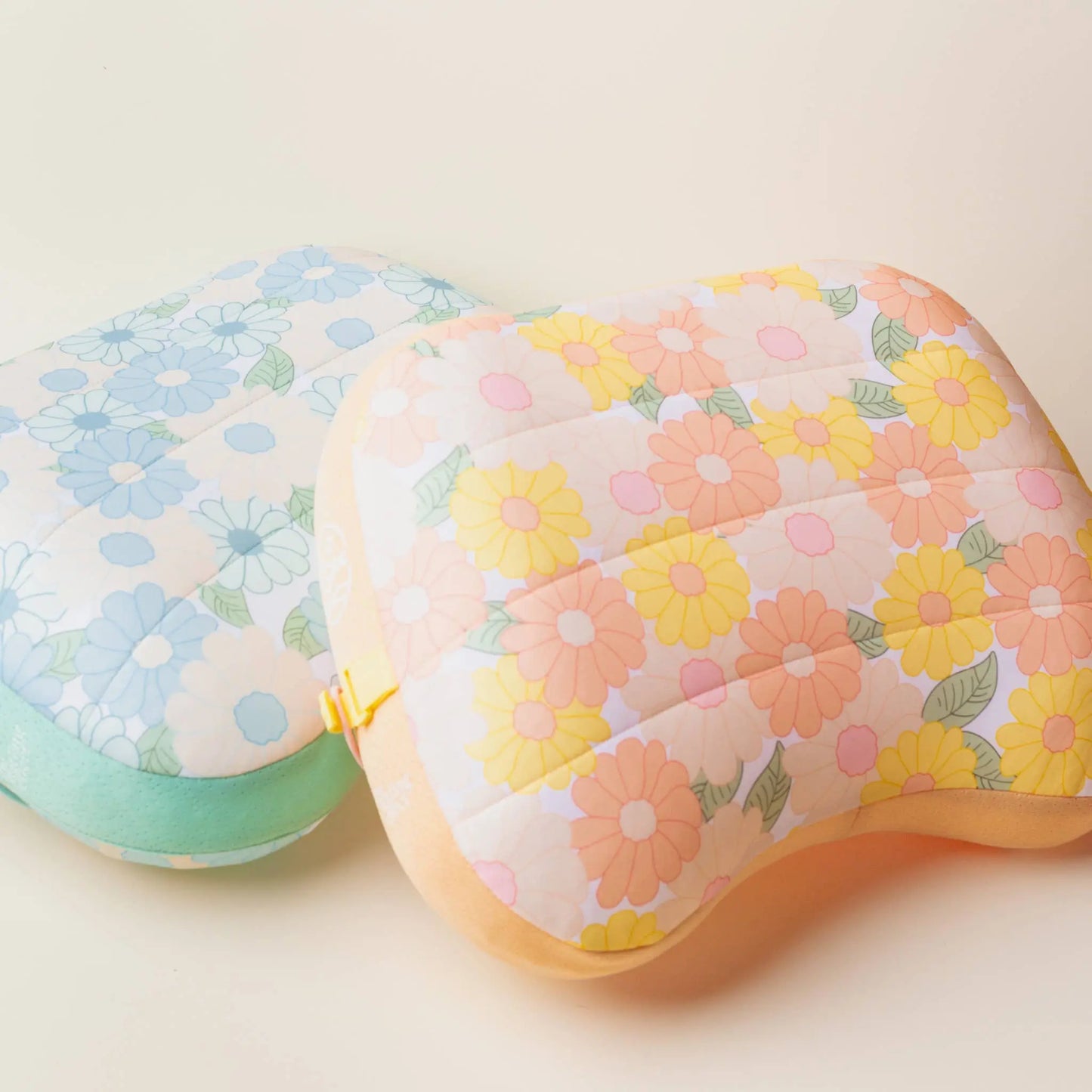 Ballast Beach Pillow - Daisy Craze Peach The Darling Effect
